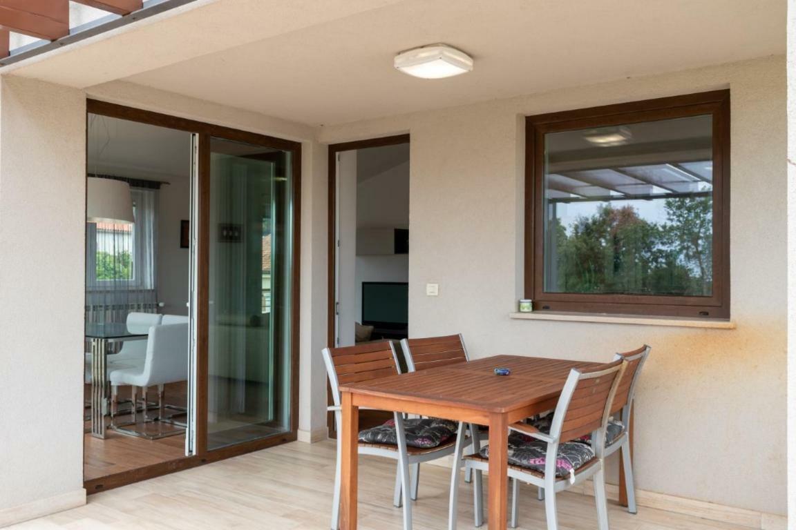 House Mia Lägenhet Ližnjan Exteriör bild